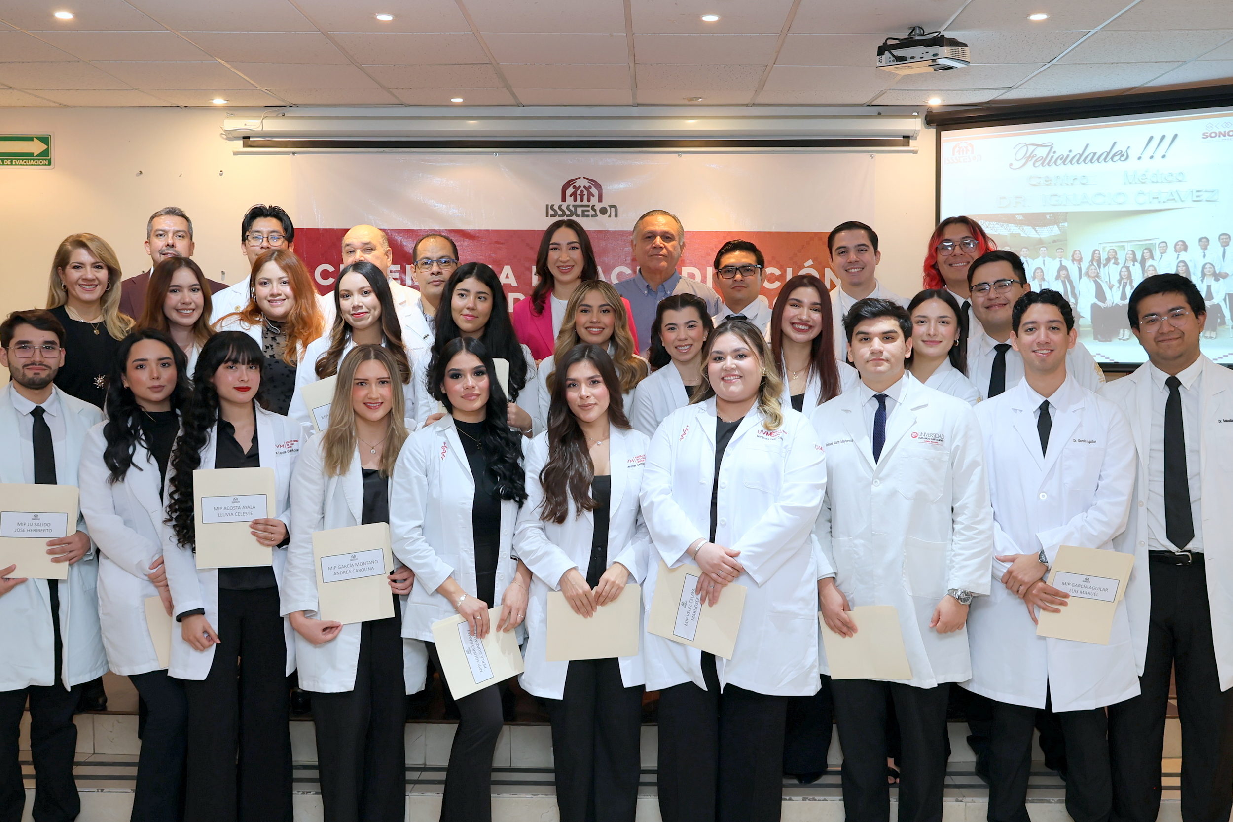 Culminan Internado de Pregrado en ISSSTESON 23 estudiantes de medicina